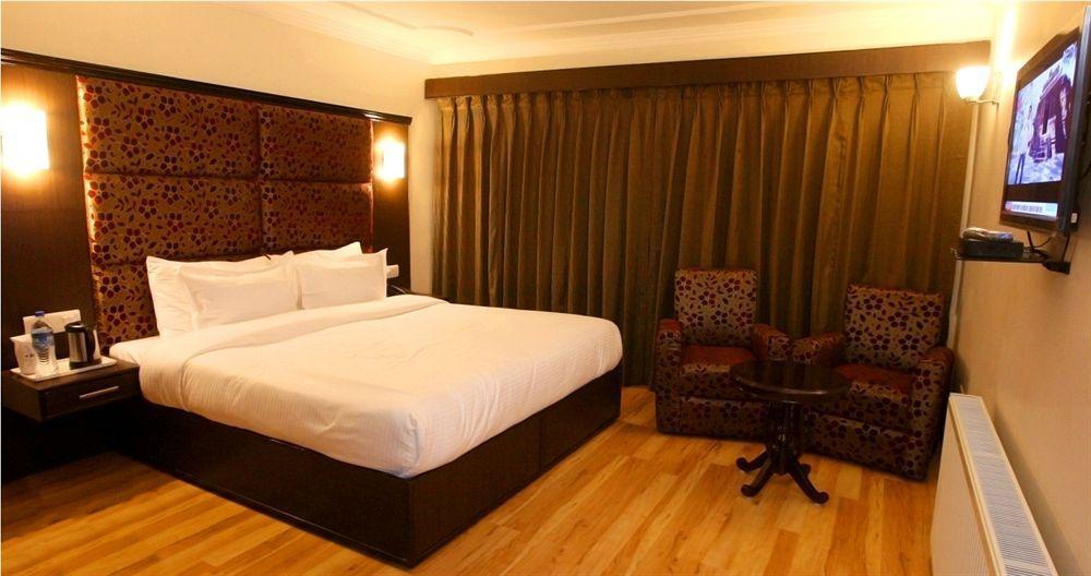 Hotel Pacific Σριναγκάρ Εξωτερικό φωτογραφία