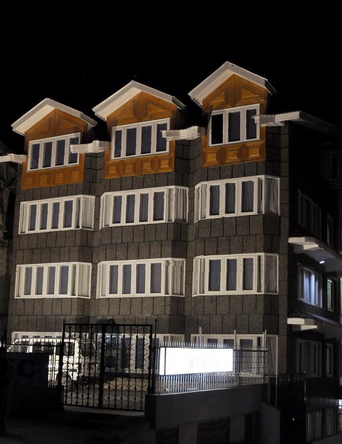 Hotel Pacific Σριναγκάρ Εξωτερικό φωτογραφία