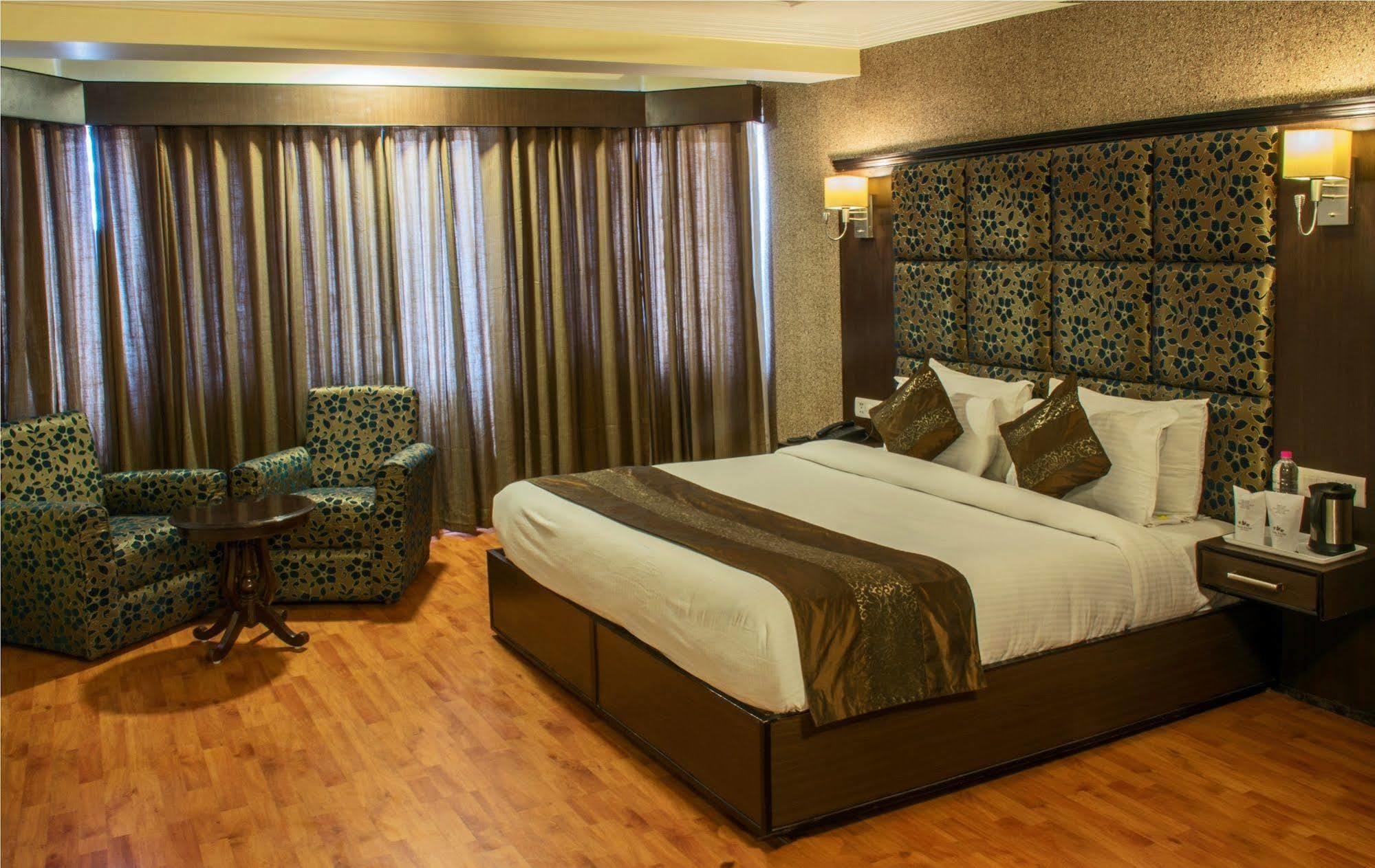 Hotel Pacific Σριναγκάρ Εξωτερικό φωτογραφία