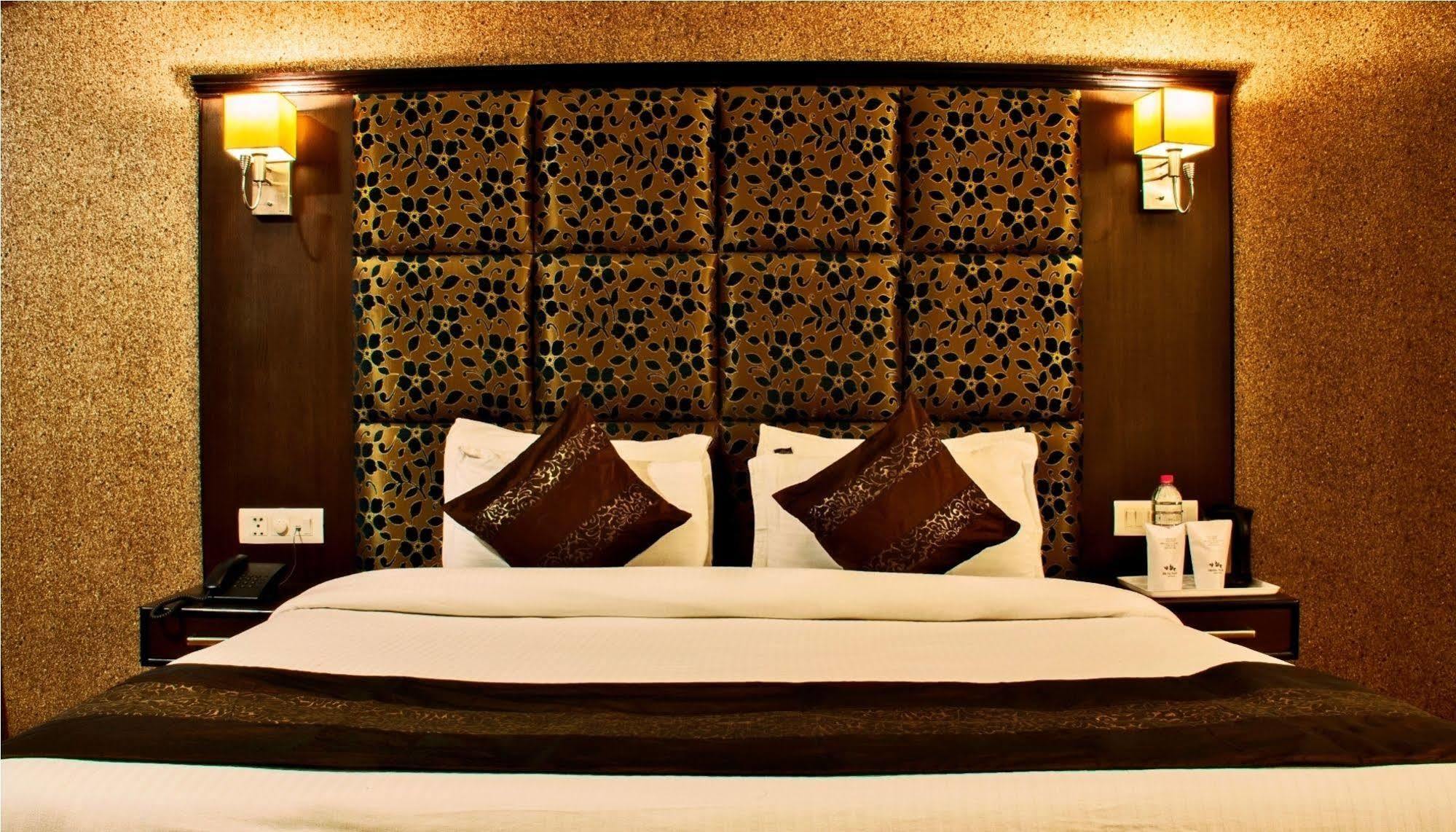 Hotel Pacific Σριναγκάρ Εξωτερικό φωτογραφία